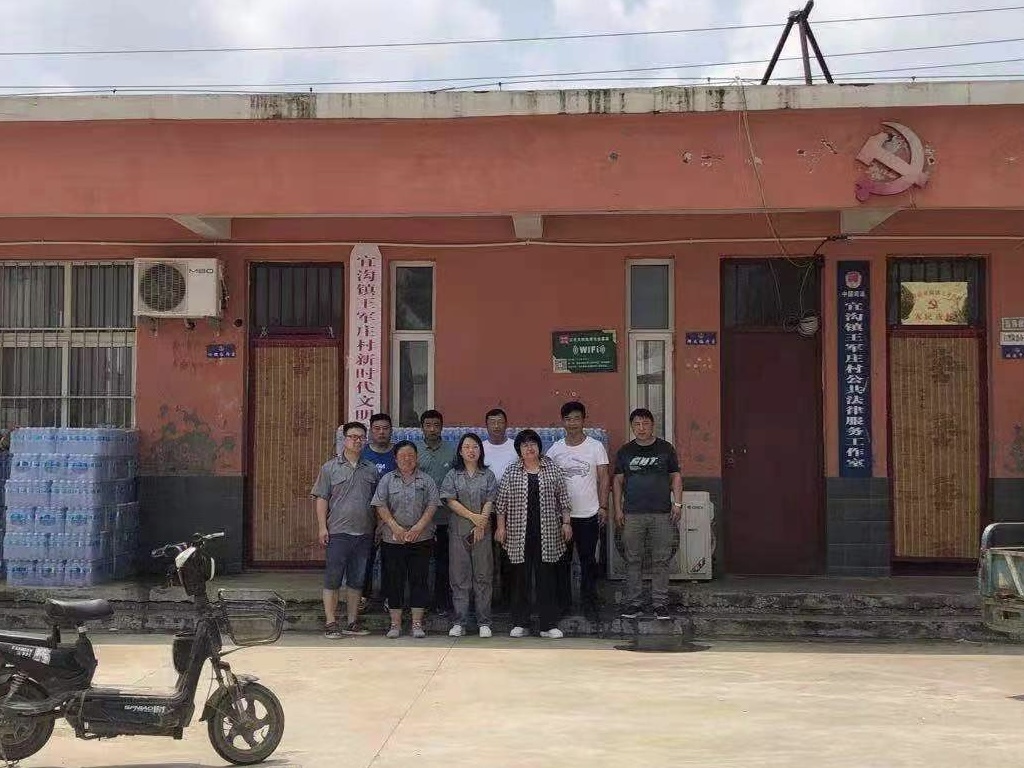 馳援河南 我們一起行動——毆科塑業(yè)董事長帶發(fā)電機及其他物資支援湯陰縣宜溝鎮(zhèn)王軍莊受災群眾